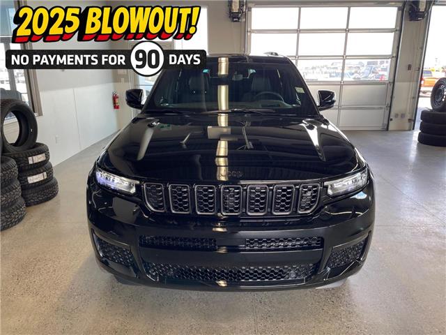 2025 Jeep Grand Cherokee L Summit (Stk: 25002) in Fort Macleod - Image 2 of 33