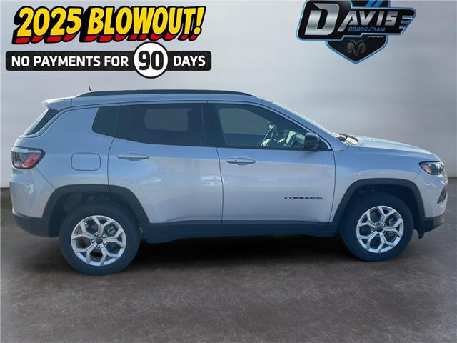 2025 Jeep Compass North (Stk: 30095) in Fort Macleod - Image 6 of 25