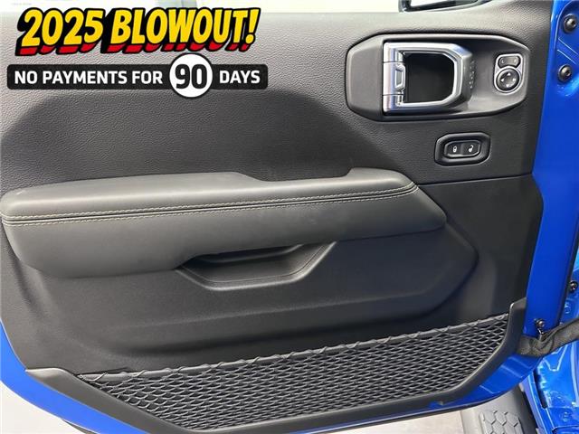 2025 Jeep Wrangler Sahara (Stk: 40206) in Lethbridge - Image 12 of 28