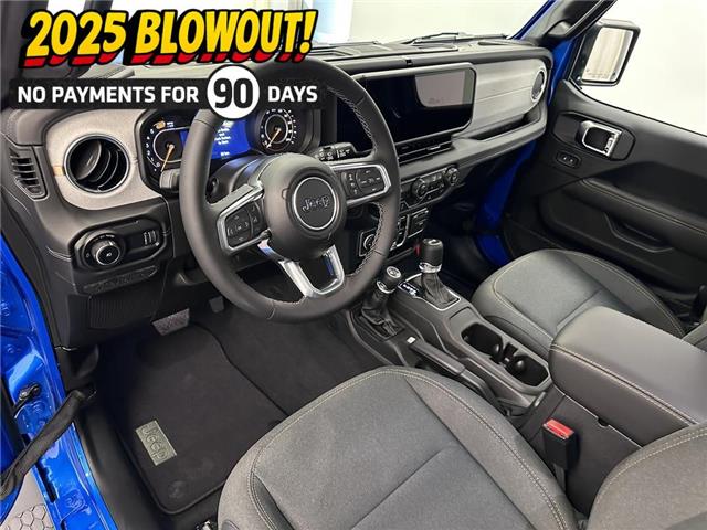 2025 Jeep Wrangler Sahara (Stk: 40206) in Lethbridge - Image 13 of 28