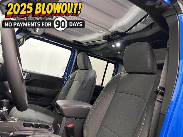 2025 Jeep Wrangler Sahara (Stk: 40206) in Lethbridge - Image 15 of 28