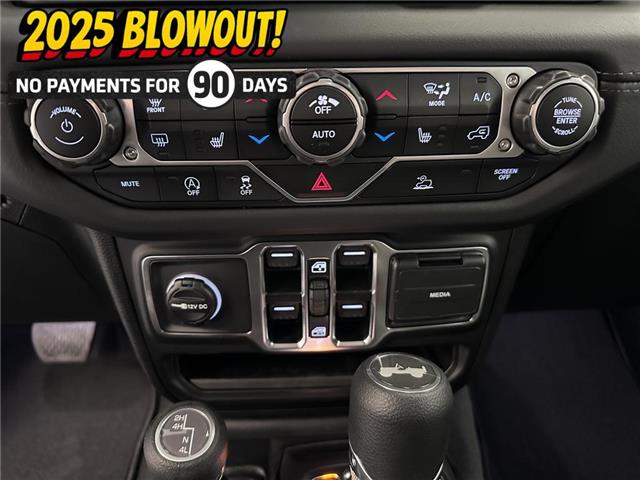 2025 Jeep Wrangler Sahara (Stk: 40206) in Lethbridge - Image 21 of 28