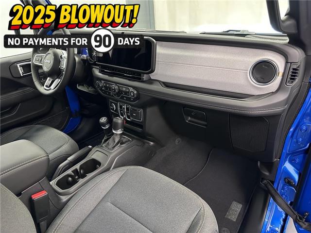 2025 Jeep Wrangler Sahara (Stk: 40206) in Lethbridge - Image 25 of 28
