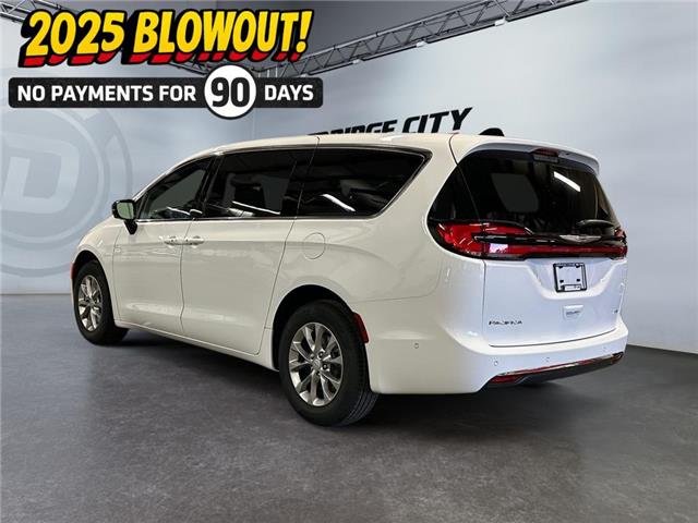 2025 Chrysler Pacifica Select (Stk: 40319) in Lethbridge - Image 3 of 15