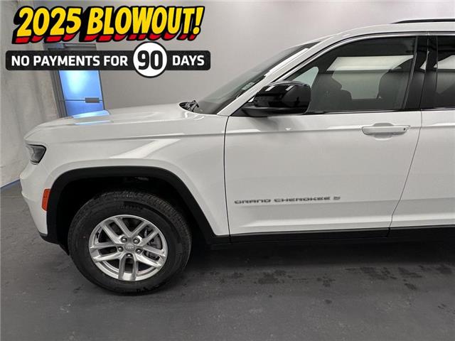 2025 Jeep Grand Cherokee L Laredo (Stk: 36544) in Lethbridge - Image 2 of 28