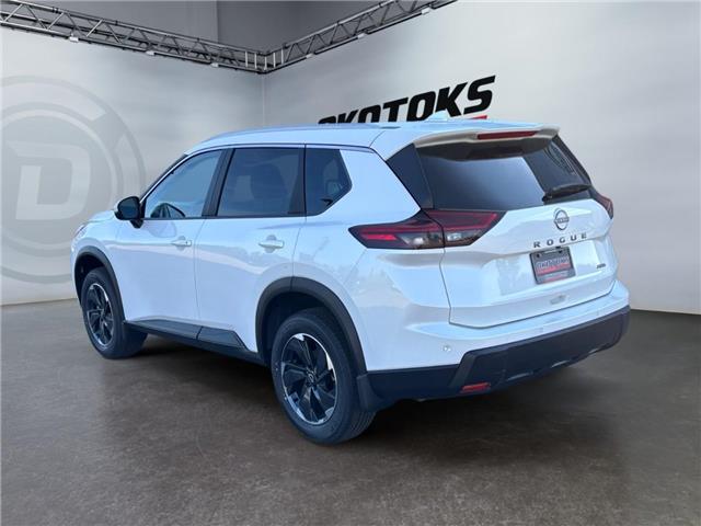 2025 Nissan Rogue SV Moonroof (Stk: 16075) in Okotoks - Image 3 of 15