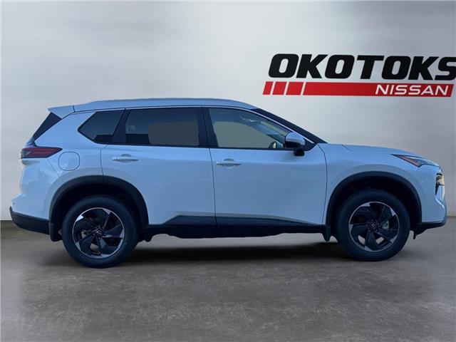 2025 Nissan Rogue SV Moonroof (Stk: 16075) in Okotoks - Image 6 of 15