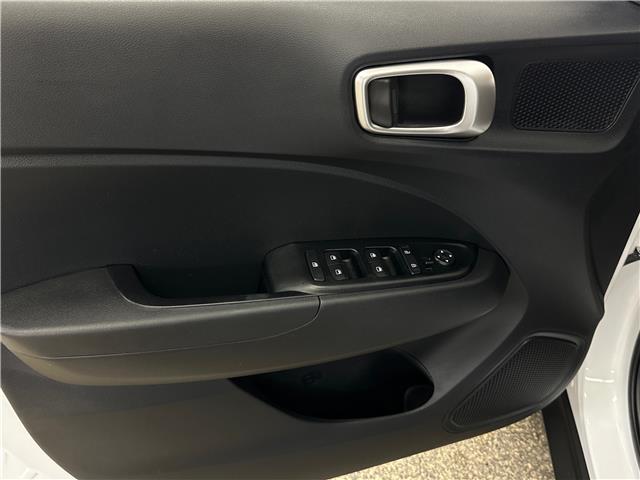 2025 Hyundai Venue Preferred w/Two-Tone (Stk: 43389J) in Belleville - Image 13 of 23