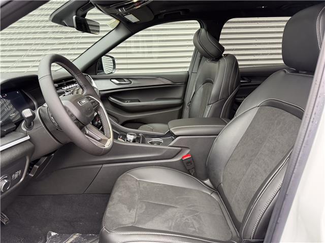 2025 Jeep Grand Cherokee L Laredo (Stk: 25589) in London - Image 10 of 29