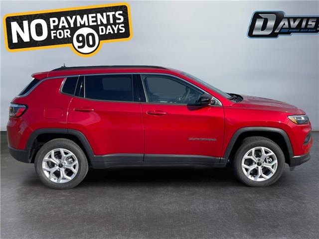 2026 Jeep Compass North (Stk: 30303) in Fort Macleod - Image 6 of 25