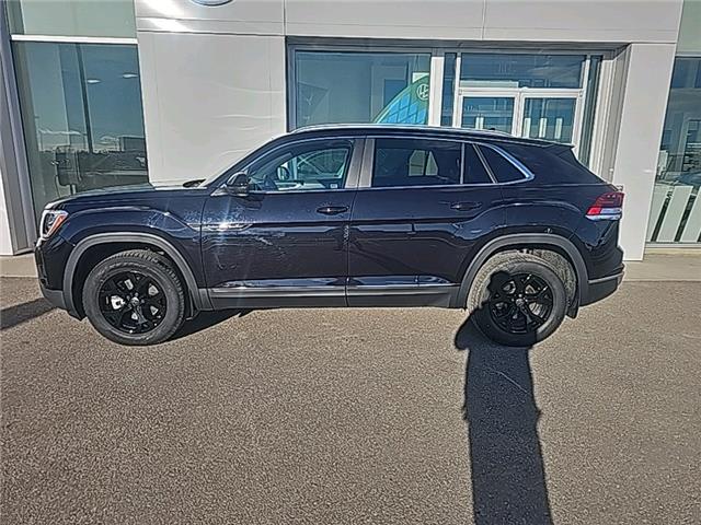 2026 Volkswagen Atlas Cross Sport 2.0 TSI Highline (Stk: 26229) in Lethbridge - Image 2 of 23