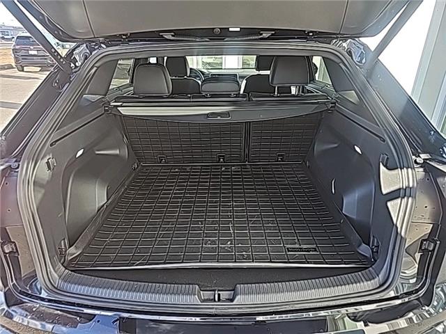 2026 Volkswagen Atlas Cross Sport 2.0 TSI Highline (Stk: 26229) in Lethbridge - Image 9 of 23
