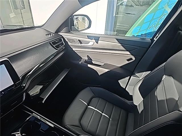 2026 Volkswagen Atlas Cross Sport 2.0 TSI Highline (Stk: 26229) in Lethbridge - Image 16 of 23