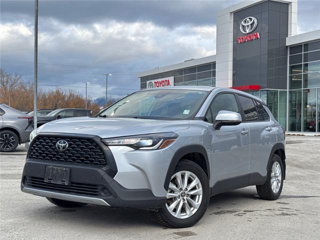 2022 Toyota Corolla Cross LE (Stk: V005661W) in Cranbrook - Image 1 of 17