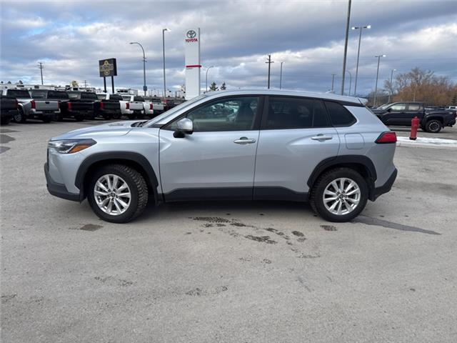 2022 Toyota Corolla Cross LE (Stk: V005661W) in Cranbrook - Image 2 of 17
