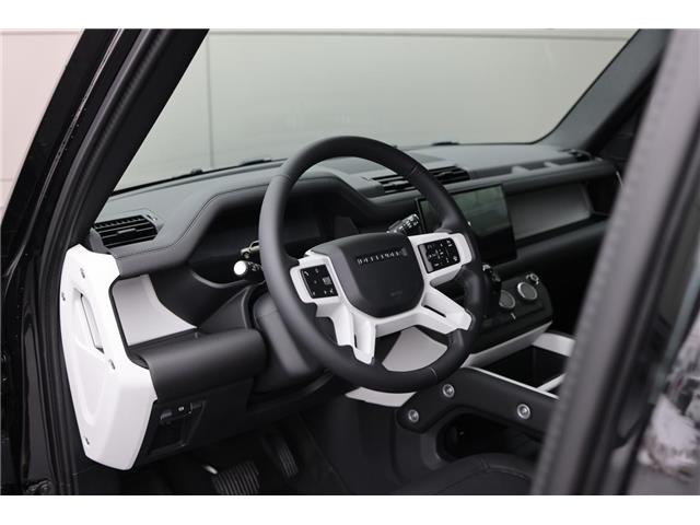 2025 Land Rover Defender P400 S (Stk: D155365-demo) in London - Image 18 of 39