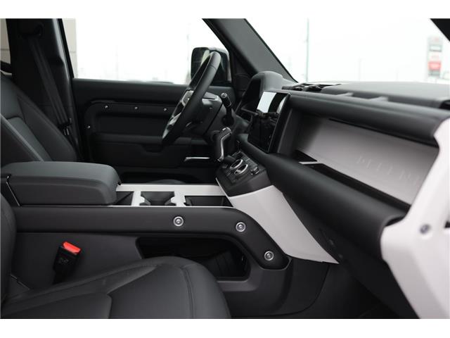 2025 Land Rover Defender P400 S (Stk: D155365-demo) in London - Image 30 of 39