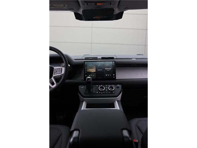 2025 Land Rover Defender P400 S (Stk: D155365-demo) in London - Image 38 of 39