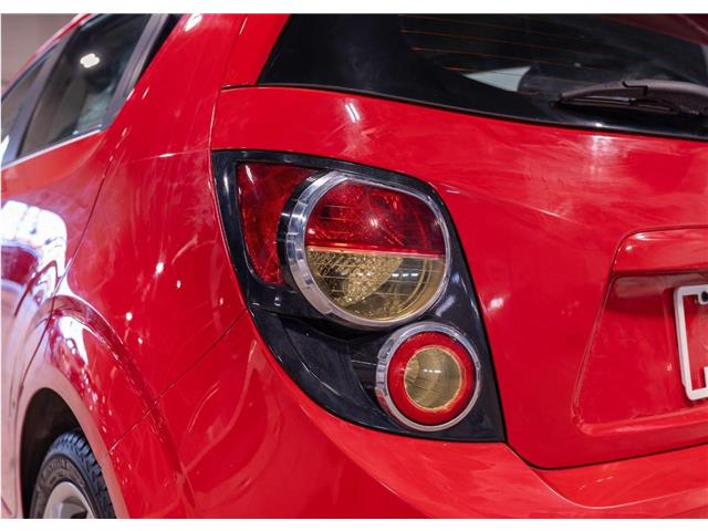 2016 Chevrolet Sonic LT Auto (Stk: RE62850) in Calgary - Image 8 of 22