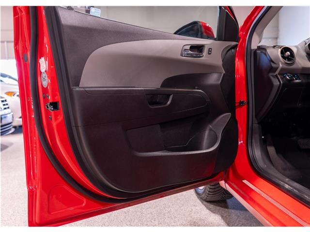 2016 Chevrolet Sonic LT Auto (Stk: RE62850) in Calgary - Image 12 of 22