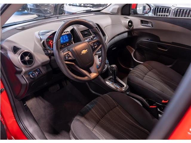 2016 Chevrolet Sonic LT Auto (Stk: RE62850) in Calgary - Image 13 of 22