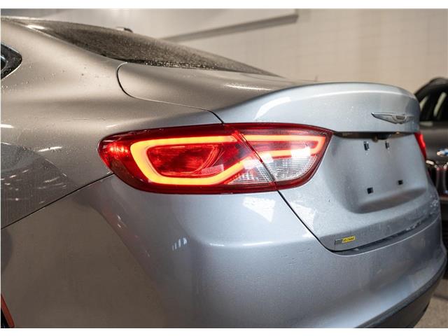 2015 Chrysler 200 S (Stk: RE69169) in Calgary - Image 7 of 21
