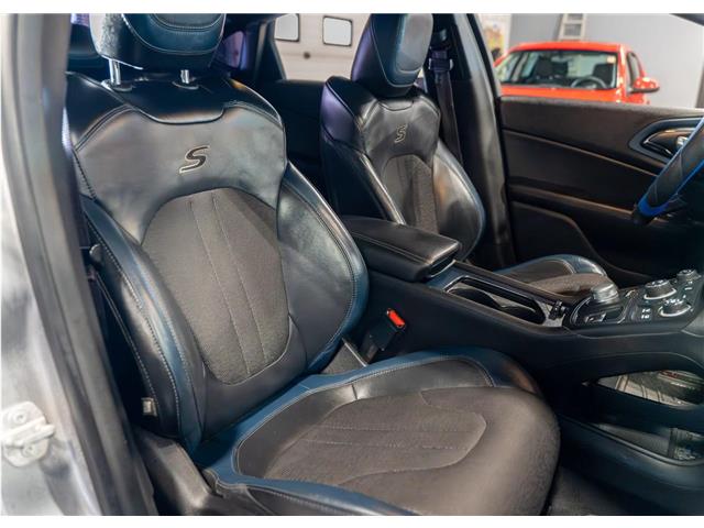 2015 Chrysler 200 S (Stk: RE69169) in Calgary - Image 12 of 21