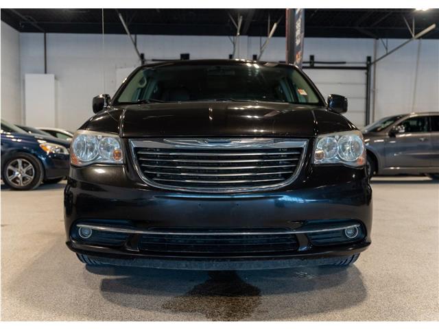 2014 Chrysler Town & Country Touring-L (Stk: RE68820) in Calgary - Image 2 of 21