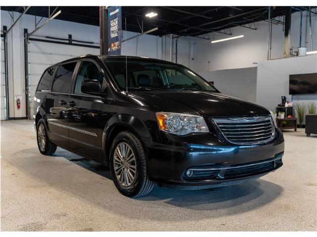 2014 Chrysler Town & Country Touring-L (Stk: RE68820) in Calgary - Image 3 of 21