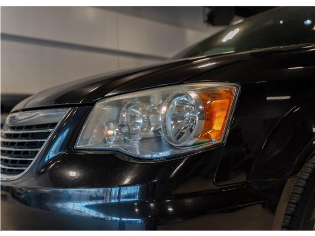 2014 Chrysler Town & Country Touring-L (Stk: RE68820) in Calgary - Image 10 of 21