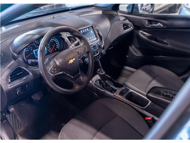 2017 Chevrolet Cruze LT Auto (Stk: R68904) in Calgary - Image 7 of 15