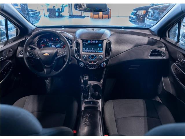 2017 Chevrolet Cruze LT Auto (Stk: R68904) in Calgary - Image 13 of 15