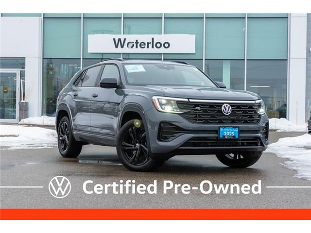 2025 Volkswagen Atlas Cross Sport 2.0 TSI Comfortline R-Line Black Edition (Stk: V25467) in Waterloo - Image 1 of 20