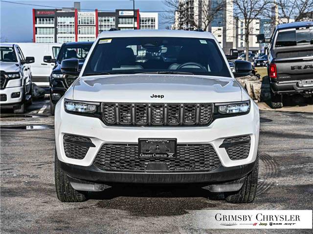 2025 Jeep Grand Cherokee Laredo (Stk: N25206) in Grimsby - Image 2 of 31