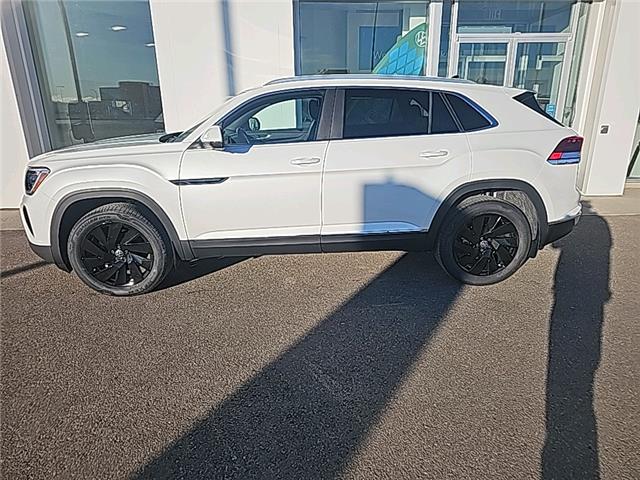 2026 Volkswagen Atlas Cross Sport 2.0 TSI Highline (Stk: 26315) in Lethbridge - Image 2 of 25