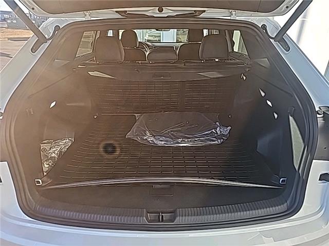 2026 Volkswagen Atlas Cross Sport 2.0 TSI Highline (Stk: 26315) in Lethbridge - Image 9 of 25