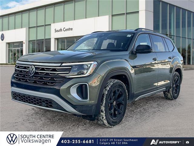 2024 Volkswagen Atlas 2.0 TSI Peak Edition (Stk: SU7692) in Calgary - Image 1 of 23