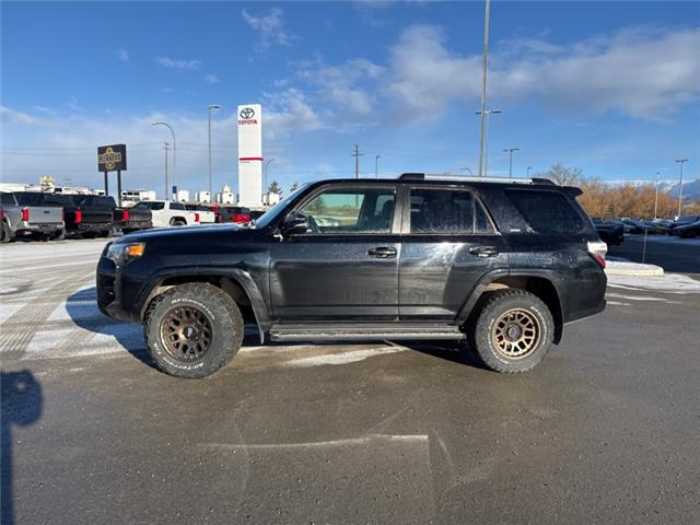 2021 Toyota 4Runner Base (Stk: 5968372M) in Cranbrook - Image 2 of 23