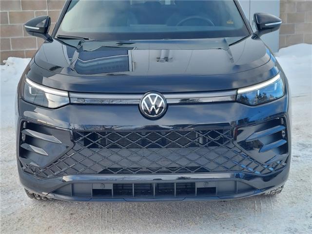 2026 Volkswagen Tiguan Comfortline R-Line Black Edition (Stk: 260156) in Regina - Image 5 of 39
