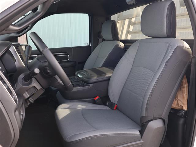 2024 RAM 5500 Chassis Tradesman/SLT (Stk: 24T334) in Calgary - Image 8 of 15