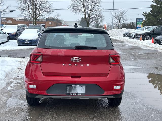 2022 Hyundai Venue Essential w/Two-Tone (Stk: 261524A) in Aurora - Image 5 of 17