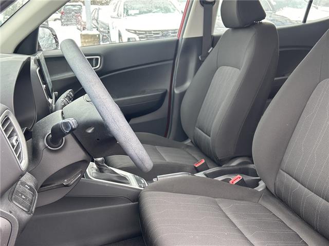 2022 Hyundai Venue Essential w/Two-Tone (Stk: 261524A) in Aurora - Image 10 of 17