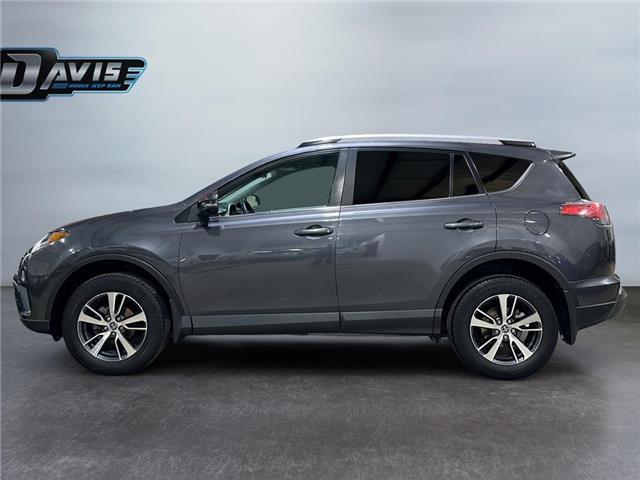 2018 Toyota RAV4 LE (Stk: 40844) in Lethbridge - Image 2 of 15