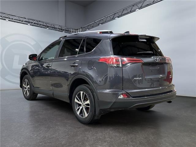 2018 Toyota RAV4 LE (Stk: 40844) in Lethbridge - Image 3 of 15