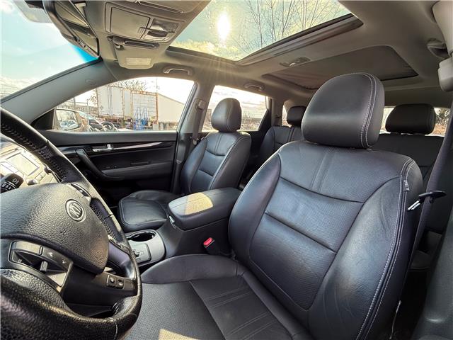 2013 Kia Sorento EX Luxury V6 (Stk: U3324A) in Cambridge - Image 17 of 30
