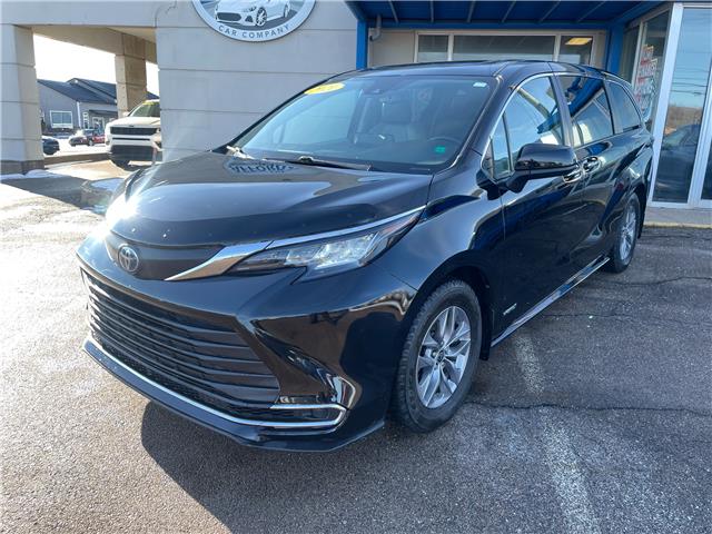 2021 Toyota Sienna XLE 8-Passenger in Charlottetown - Image 3 of 19