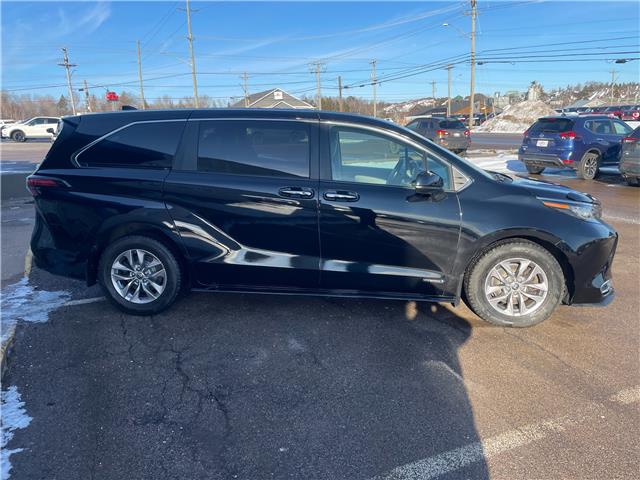 2021 Toyota Sienna XLE 8-Passenger in Charlottetown - Image 6 of 19