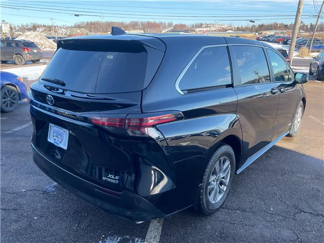 2021 Toyota Sienna XLE 8-Passenger in Charlottetown - Image 7 of 19