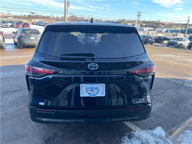 2021 Toyota Sienna XLE 8-Passenger in Charlottetown - Image 9 of 19