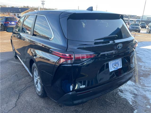 2021 Toyota Sienna XLE 8-Passenger in Charlottetown - Image 10 of 19